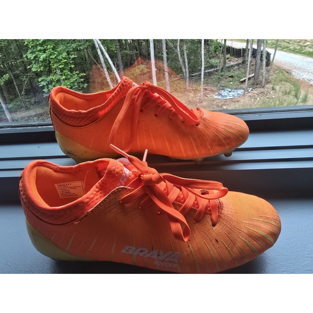 Size 6.55 D Men's Preowned Brava Neon Orange Soccer Cleats - Play Condition*